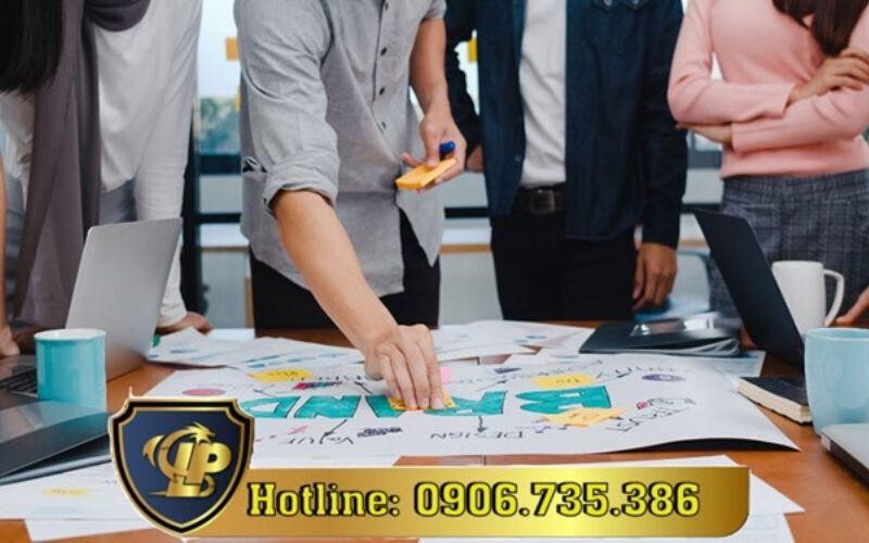  Consulting on corporate brand identity