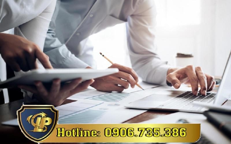 Consulting on raising capital for businesses