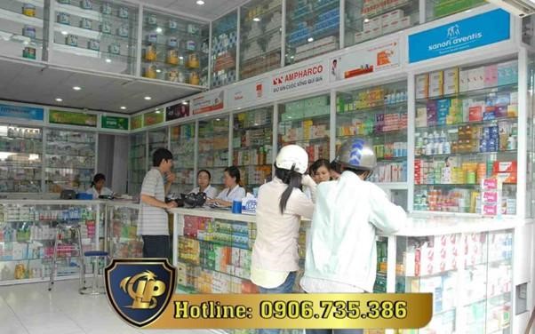 Which areas can open private pharmacies?