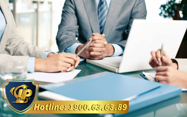 The competent authority is responsible for registering internship contracts.