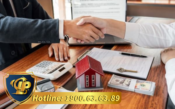 The competent authority is responsible for leasing out old public-owned housing.